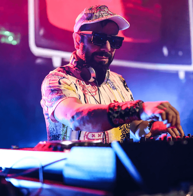 Dj Hakan Küfündür İle 90'lar ve 2000'ler White Party