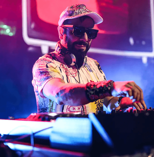 Dj Hakan Küfündür ile 90lar 2000ler Türkçe Pop Parti