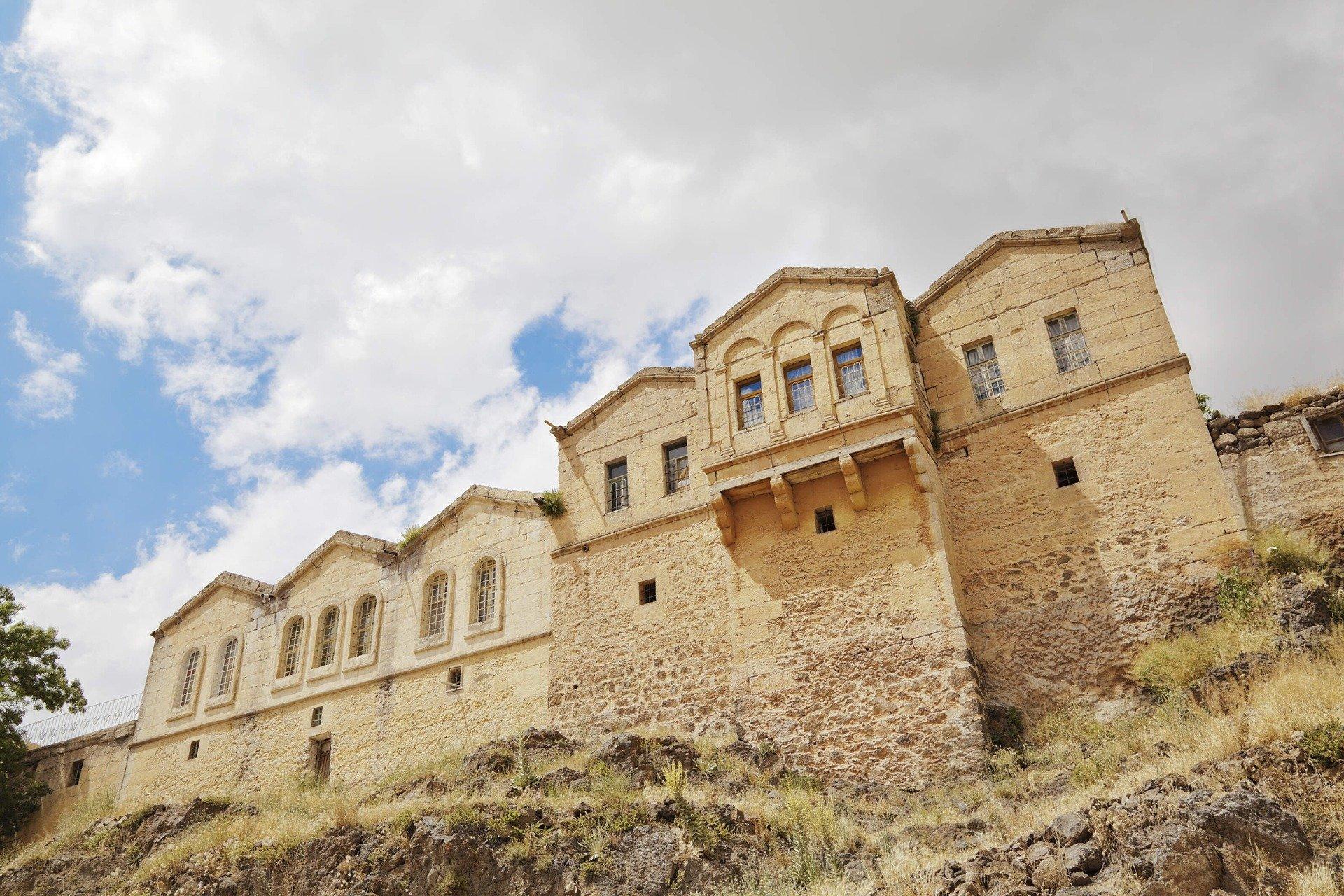 Güzelyurt Gelveri Evleri